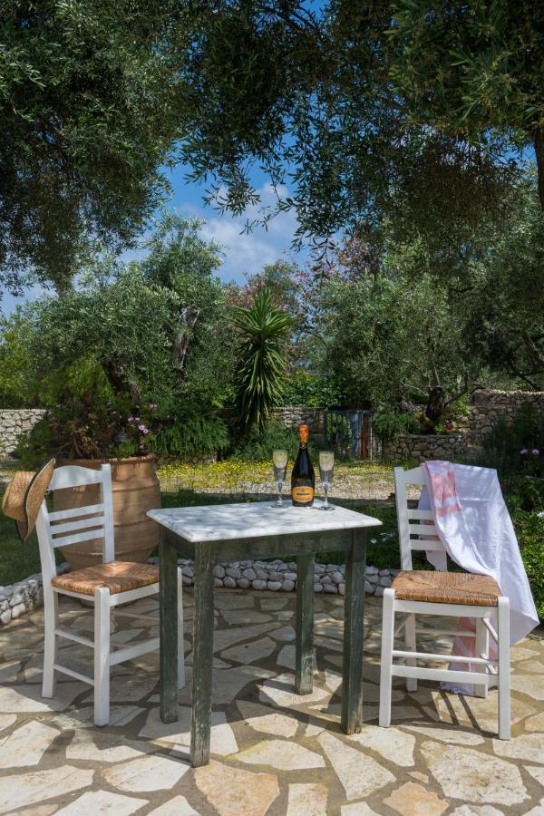 Villa Elaia Suites & Apartments No.6 Гайос Екстериор снимка